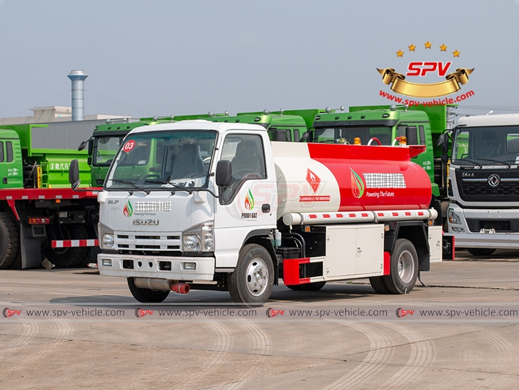 4,000 Litres Refueling Tank Truck ISUZU - LF 4,000 Litres Refueling Tank Truck ISUZU - LF